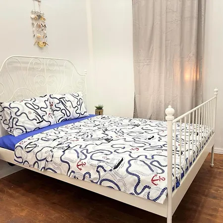 Compass- Super Center Apartment