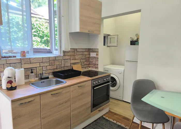 Compass- Super Center Lejlighed *